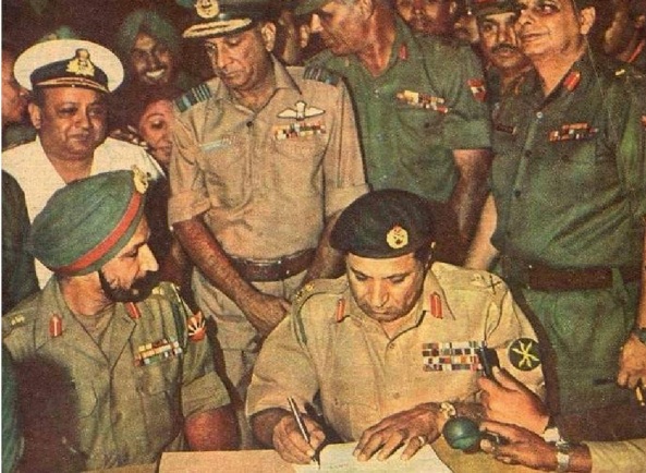 Signing of Surrender Document on 16 December 1971 Surrender received by Lieutenant General Jagjit Singh Arora (General Officer Commanding (GOC), Eastern Command) from Pakistani General A.A.K. Niazi. (Photo courtesy - indopakmilitaryhistory.blogspot.com). Click for larger image.